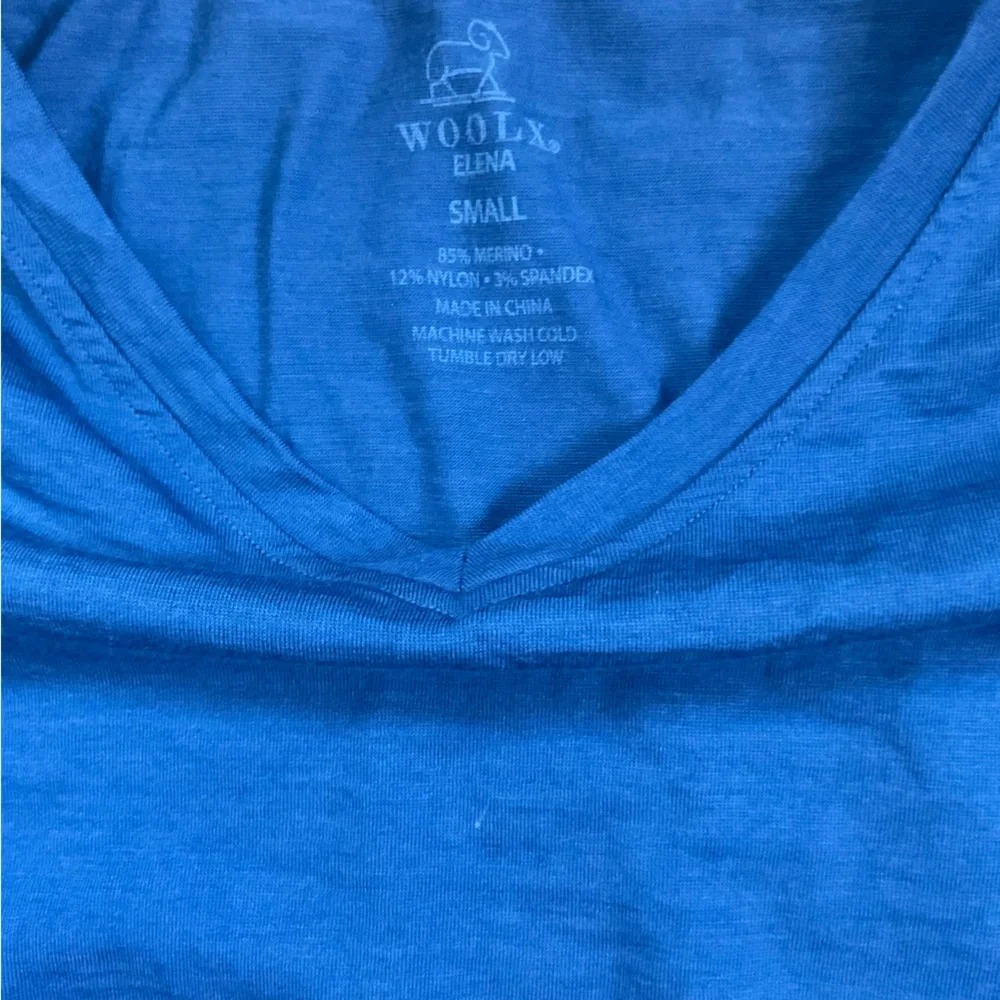 Women's Dusty Blue V-Neck Merino Wool Top - Picture 2 of 4